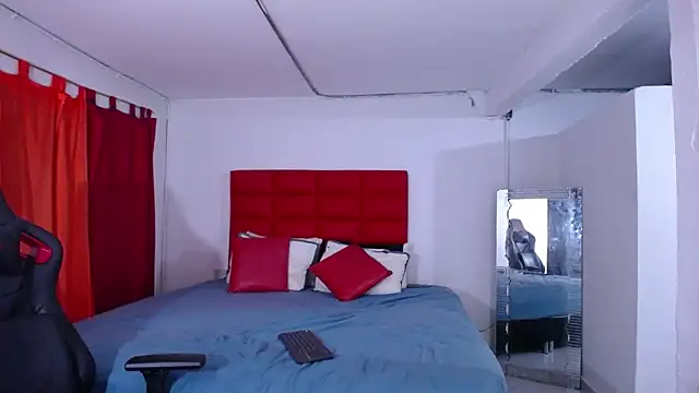 Snapshot of LyonGallego_ chatting on February 22, 2026, 2:56 am LyonGallego online show from February 22, 2026, 2:56 am