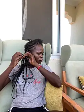 Snapshot of petiteebony_81 chatting on December 14, 2025, 9:47 am petiteebony 81 online show from December 14, 2025, 9:47 am