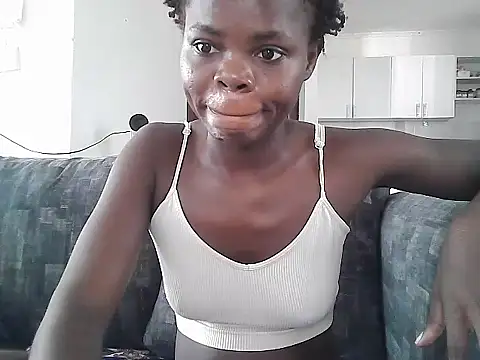 Snapshot of petiteebony_81 chatting on January 14, 2026, 7:03 am petiteebony 81 online show from January 14, 2026, 7:03 am