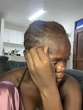 Snapshot of petiteebony_81 chatting on February 11, 2026, 7:19 pm petiteebony 81 online show from February 11, 2026, 7:19 pm