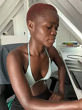 petiteebony 81 online show from July 9, 2026, 12:53 pm