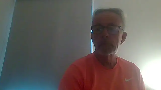 Snapshot of tuggy59 chatting on September 19, 2025, 5:09 am tuggy59 online show from September 19, 2025, 5:09 am