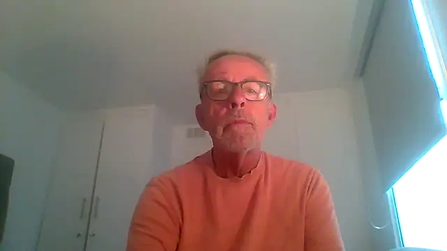 Snapshot of tuggy59 chatting on September 20, 2025, 5:19 am tuggy59 online show from September 20, 2025, 5:19 am