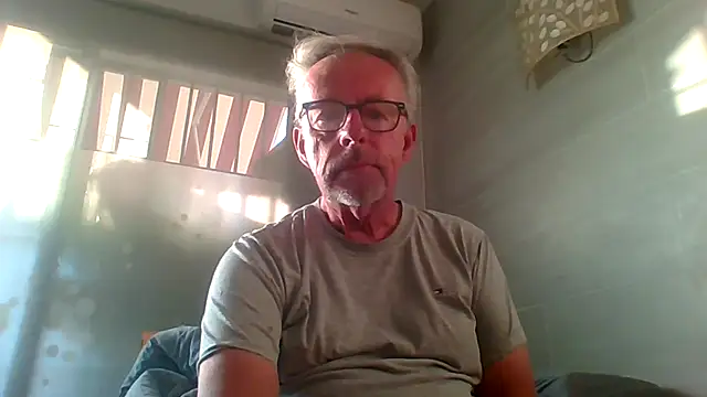 Snapshot of tuggy59 chatting on November 11, 2025, 7:30 am tuggy59 online show from November 11, 2025, 7:30 am