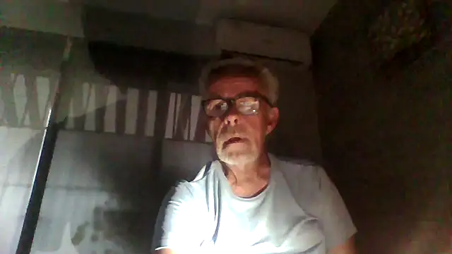 Snapshot of tuggy59 chatting on November 16, 2025, 6:41 am tuggy59 online show from November 16, 2025, 6:41 am