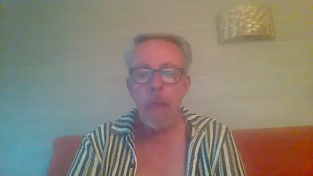 Snapshot of tuggy59 chatting on May 16, 2026, 5:15 am tuggy59 online show from May 16, 2026, 5:15 am