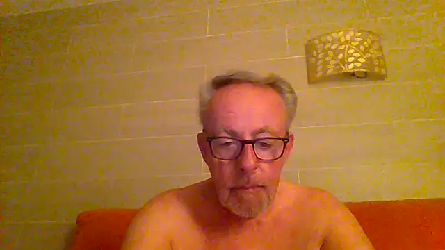 Snapshot of tuggy59 chatting on May 23, 2026, 4:39 am tuggy59 online show from May 23, 2026, 4:39 am