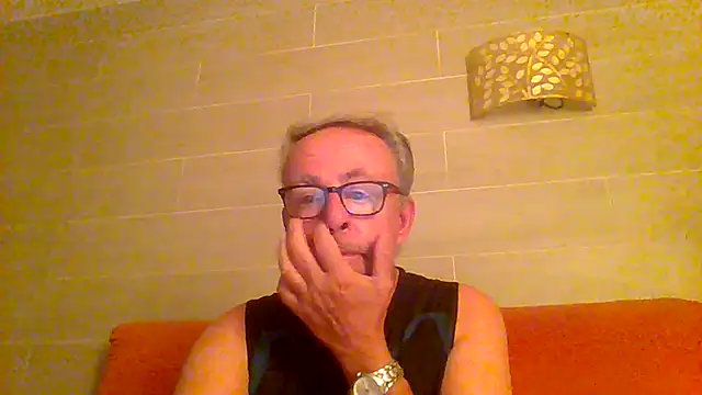 Snapshot of tuggy59 chatting on June 28, 2026, 4:18 am tuggy59 online show from June 28, 2026, 4:18 am