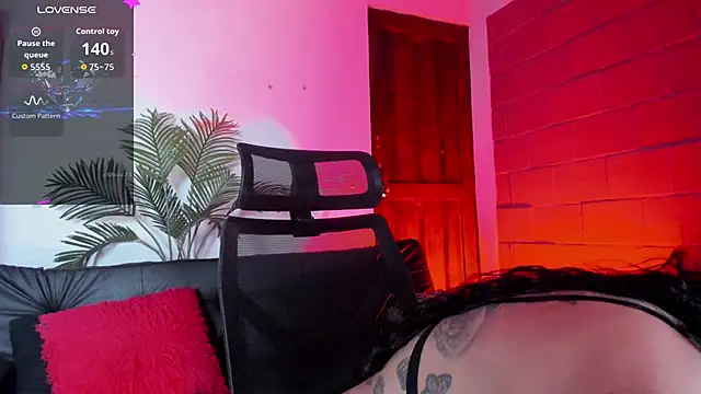 Snapshot of KaydeBexley chatting on October 16, 2025, 2:23 am KaydeBexley online show from October 16, 2025, 2:23 am