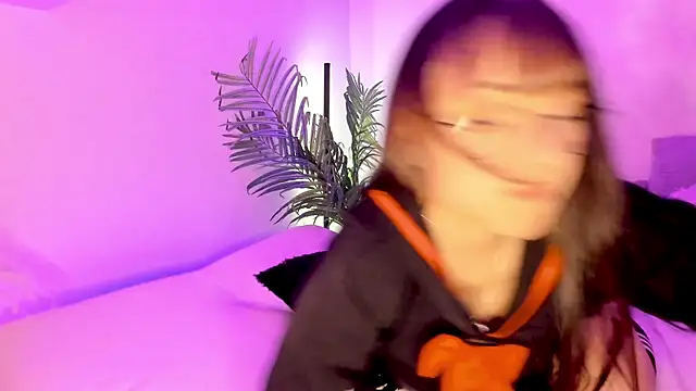 Gloomydoll online show from October 6, 2025, 6:05 pm