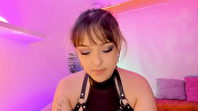 Gloomydoll online show from November 6, 2025, 6:42 pm