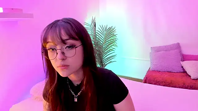 Gloomydoll online show from November 18, 2025, 9:19 pm