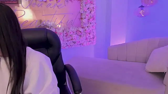 LindseyMoss online show from January 13, 2025, 5:23 am