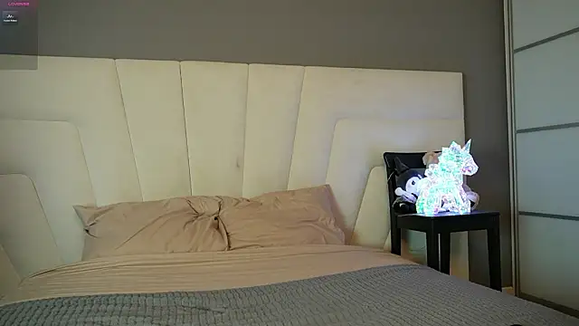 annief0x online show from March 18, 2026, 3:53 am