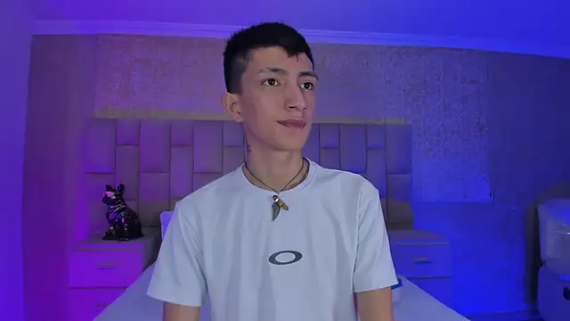 DereckCooperr online show from December 18, 2024, 4:06 pm