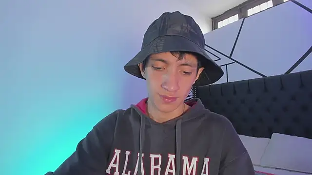 DereckCooperr online show from February 19, 2025, 8:31 pm