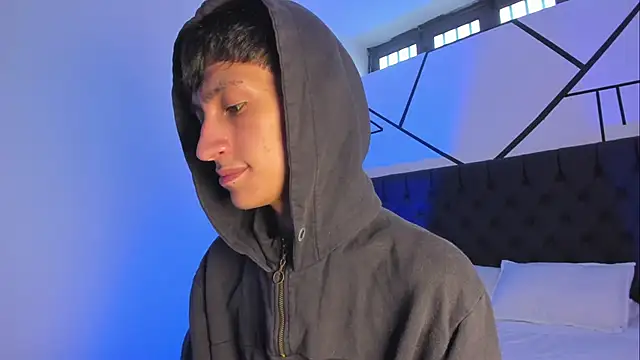 DereckCooperr online show from March 12, 2025, 9:45 pm