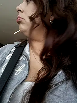 Snapshot of seherlatin chatting on October 2, 2025, 3:52 pm seherlatin online show from October 2, 2025, 3:52 pm