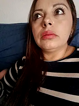 Snapshot of seherlatin chatting on October 18, 2025, 8:42 pm seherlatin online show from October 18, 2025, 8:42 pm