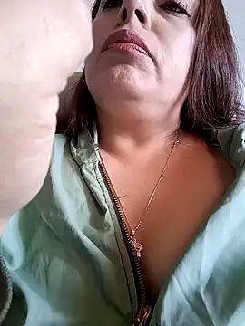 Snapshot of seherlatin chatting on November 10, 2025, 4:50 pm seherlatin online show from November 10, 2025, 4:50 pm