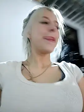 Snapshot of eva-2023 chatting on January 5, 2025, 7:39 pm eva-2023 online show from January 5, 2025, 7:39 pm