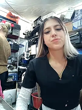 Snapshot of eva-2023 chatting on October 8, 2025, 5:32 pm eva-2023 online show from October 8, 2025, 5:32 pm