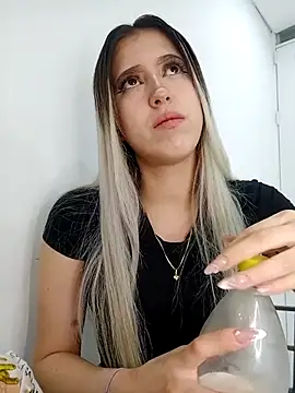 Snapshot of eva-2023 chatting on October 25, 2025, 2:08 am eva-2023 online show from October 25, 2025, 2:08 am