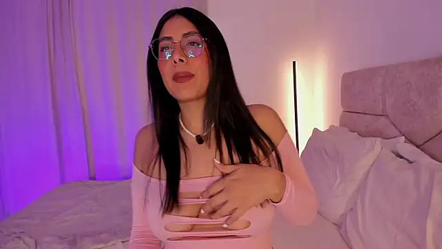 tina olsen07 online show from April 12, 2026, 9:53 pm