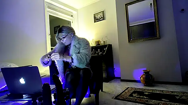 CharlotteVixxens online show from December 2, 2025, 11:00 pm