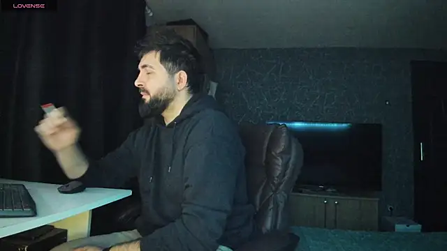 Snapshot of Eduu2322 chatting on January 7, 2025, 10:41 pm Eduu2322 online show from January 7, 2025, 10:41 pm