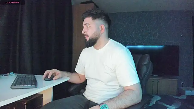 Snapshot of Eduu2322 chatting on January 11, 2025, 10:18 pm Eduu2322 online show from January 11, 2025, 10:18 pm