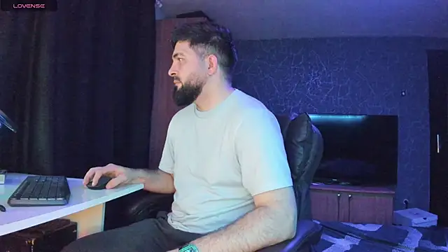 Snapshot of Eduu2322 chatting on January 25, 2025, 9:35 pm Eduu2322 online show from January 25, 2025, 9:35 pm