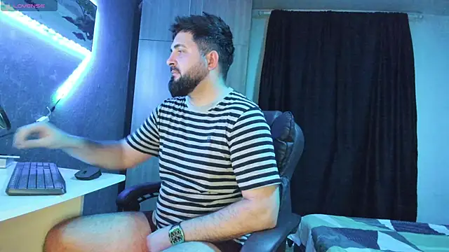 Snapshot of Eduu2322 chatting on February 2, 2025, 10:39 pm Eduu2322 online show from February 2, 2025, 10:39 pm