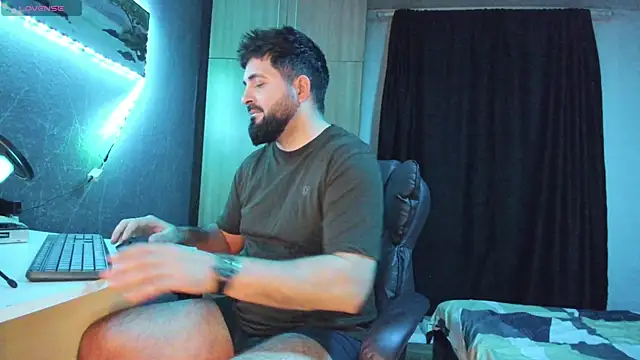 Snapshot of Eduu2322 chatting on February 4, 2025, 11:06 pm Eduu2322 online show from February 4, 2025, 11:06 pm