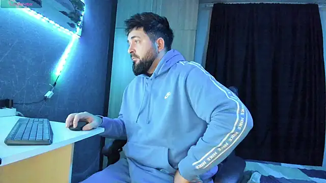 Snapshot of Eduu2322 chatting on February 6, 2025, 11:04 pm Eduu2322 online show from February 6, 2025, 11:04 pm