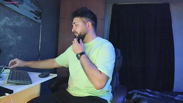 Snapshot of Eduu2322 chatting on March 20, 2025, 10:29 pm Eduu2322 online show from March 20, 2025, 10:29 pm