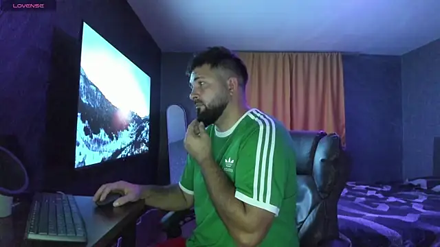 Snapshot of Eduu2322 chatting on September 22, 2025, 8:44 pm Eduu2322 online show from September 22, 2025, 8:44 pm