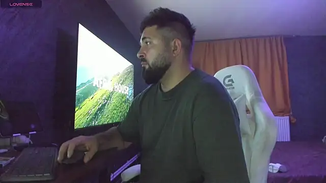 Snapshot of Eduu2322 chatting on November 7, 2025, 9:59 pm Eduu2322 online show from November 7, 2025, 9:59 pm