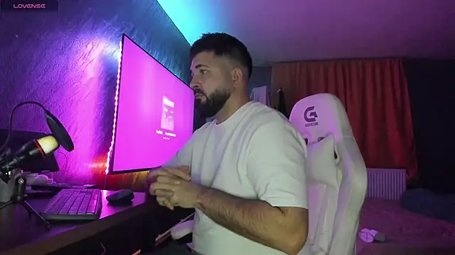 Snapshot of Eduu2322 chatting on December 17, 2025, 10:38 pm Eduu2322 online show from December 17, 2025, 10:38 pm