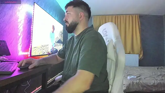 Snapshot of Eduu2322 chatting on December 20, 2025, 10:17 pm Eduu2322 online show from December 20, 2025, 10:17 pm