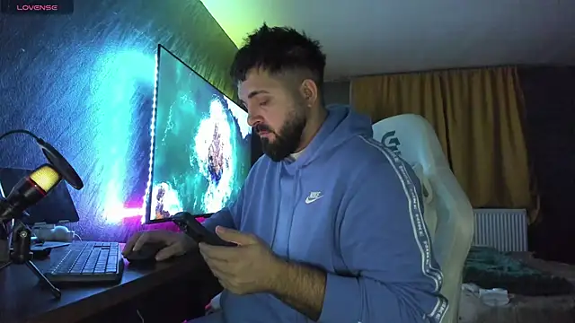 Snapshot of Eduu2322 chatting on December 22, 2025, 9:34 pm Eduu2322 online show from December 22, 2025, 9:34 pm