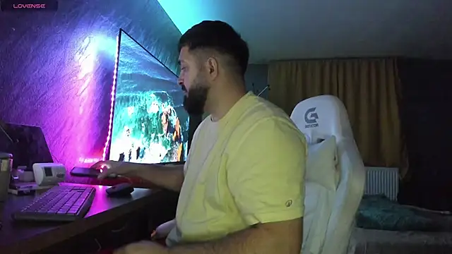 Snapshot of Eduu2322 chatting on January 7, 2026, 10:34 pm Eduu2322 online show from January 7, 2026, 10:34 pm