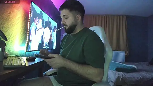 Snapshot of Eduu2322 chatting on January 8, 2026, 10:01 pm Eduu2322 online show from January 8, 2026, 10:01 pm