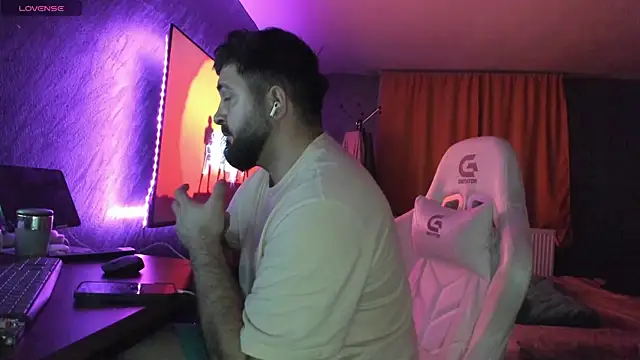 Snapshot of Eduu2322 chatting on February 9, 2026, 10:14 pm Eduu2322 online show from February 9, 2026, 10:14 pm