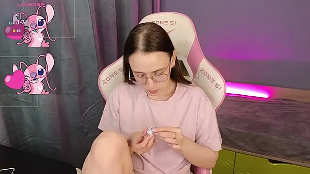 Snapshot of Sweet_frosti chatting on June 27, 2026, 3:22 am Sweet frosti online show from June 27, 2026, 3:22 am
