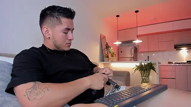 Chriskyle  online show from December 5, 2024, 1:28 pm