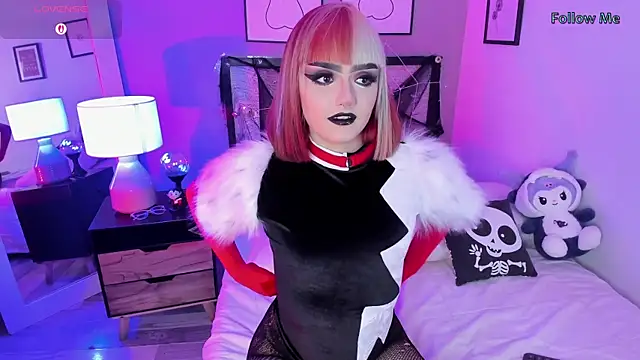 Snapshot of Liza_Sweett chatting on October 31, 2025, 10:11 pm Liza Sweett online show from October 31, 2025, 10:11 pm