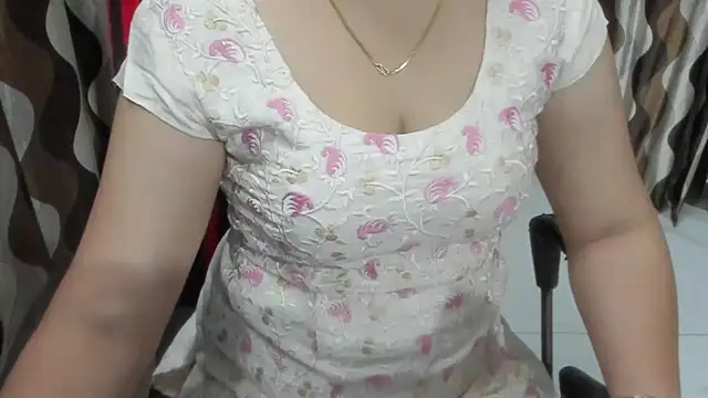 Snapshot of Kaur_Jannat chatting on August 4, 2026, 5:37 pm Kaur Jannat online show from August 4, 2026, 5:37 pm