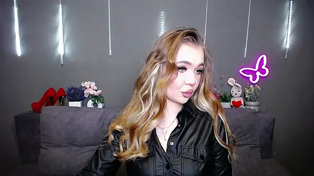 StacyYellig online show from April 15, 2026, 8:20 pm