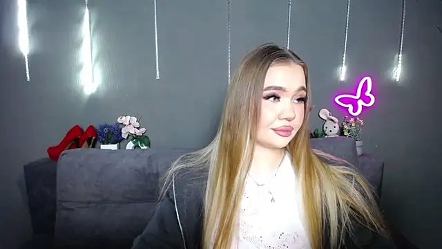 StacyYellig online show from April 17, 2026, 8:34 pm
